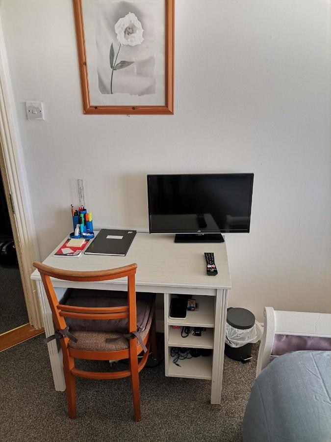 Bright And Cozy Room With Double Bed, Private Bathroom Not Ensuite, Breakfast To Go 더블린 외부 사진