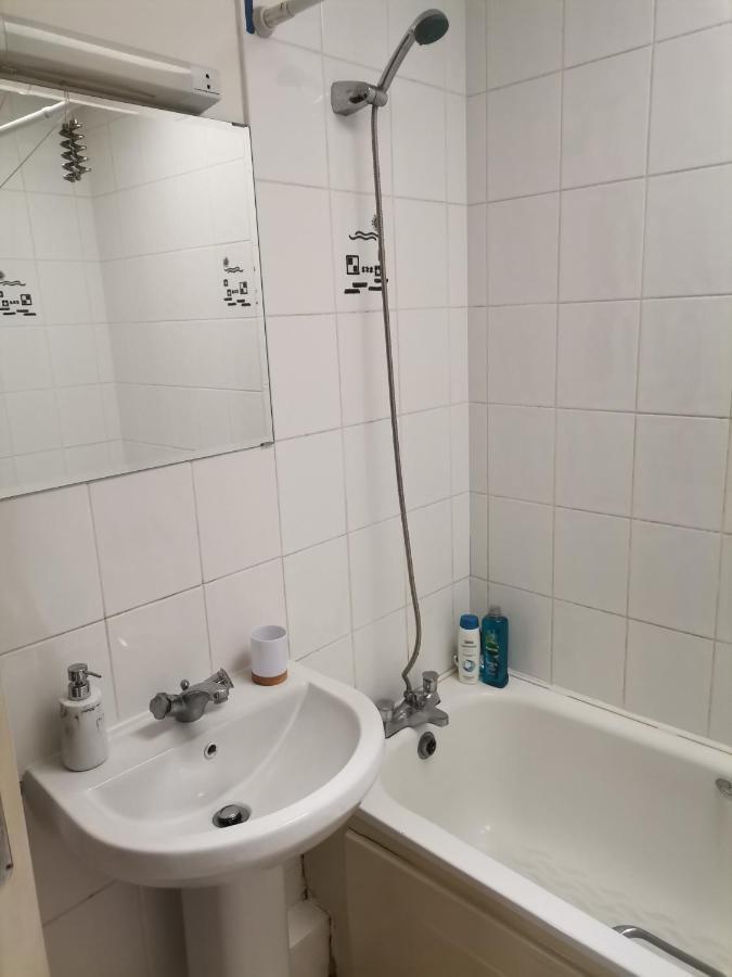 Bright And Cozy Room With Double Bed, Private Bathroom Not Ensuite, Breakfast To Go 더블린 외부 사진